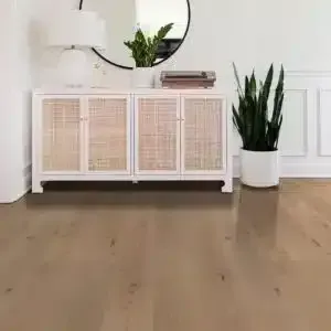 HARDWOOD_CONSOLE_ROOM_SQUARE